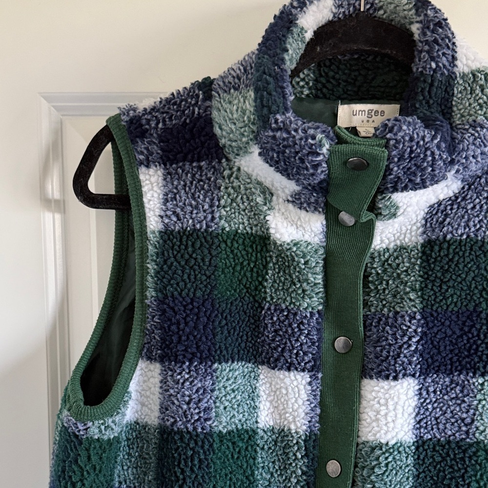 Umgee Plaid Sherpa Vest with Snap Buttons Size Large - Picture 4 of 7